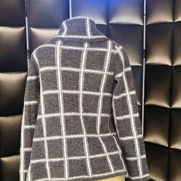 Ellen Tracy cardigan   - Picture 3 of 6